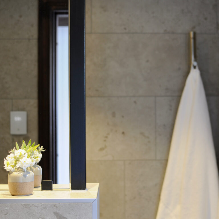 Bathroom_mirror_towels